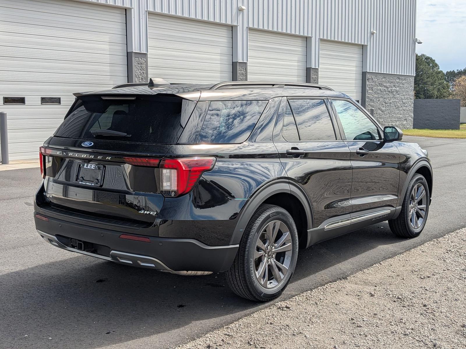 Used 2025 Ford Explorer - photo 5