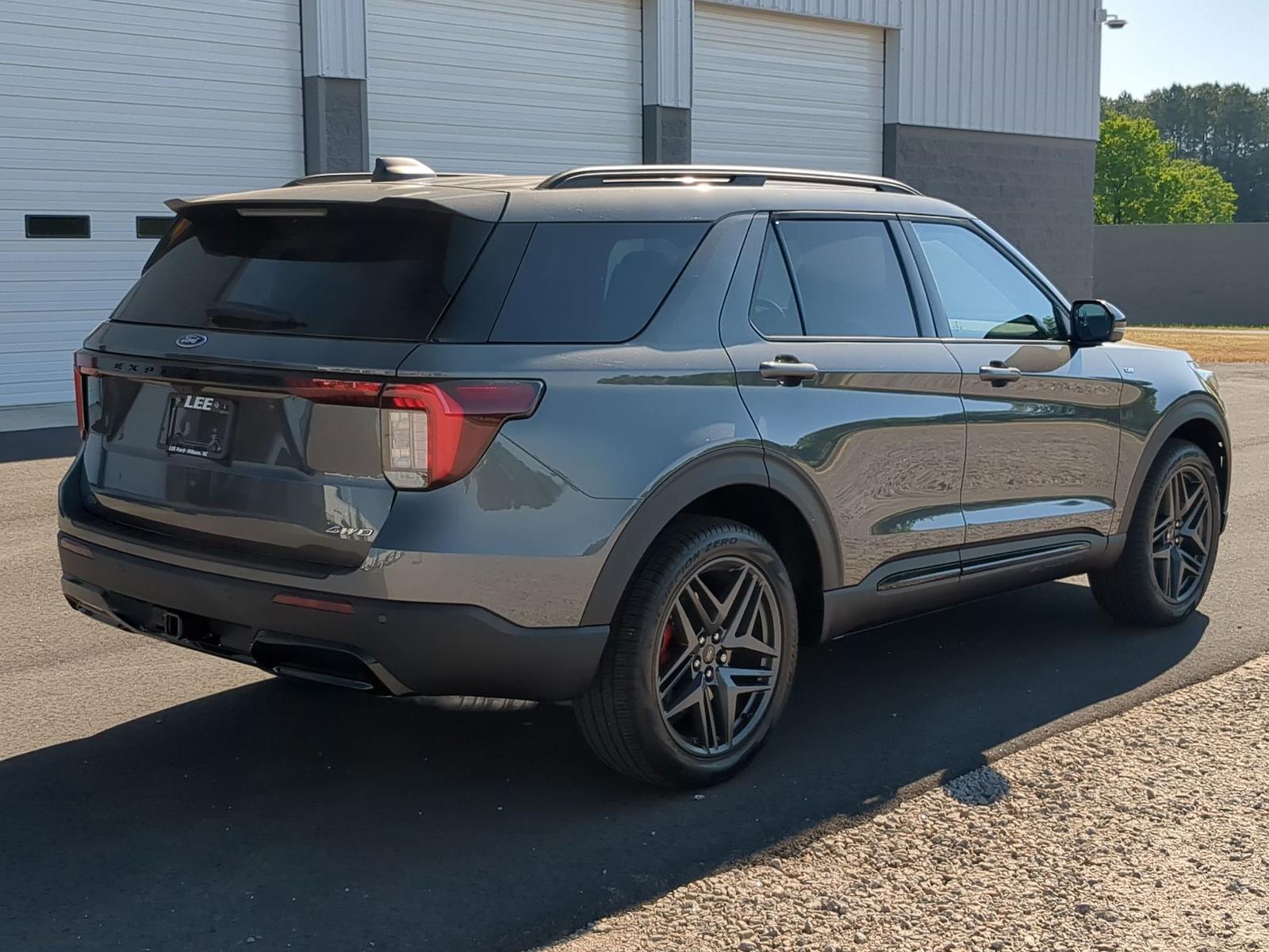 New 2026 Ford Explorer - photo 2
