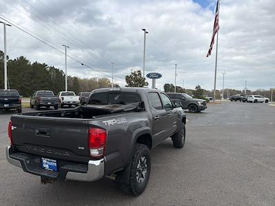 Used 2017 Toyota Tacoma - photo 1