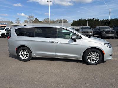Used 2022 Chrysler Voyager - photo 1
