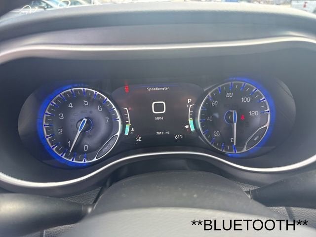 Used 2026 Chrysler Pacifica - photo 11