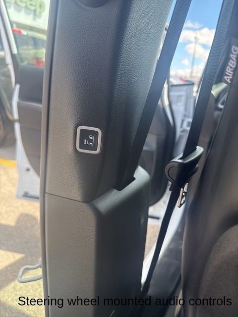 Used 2026 Chrysler Pacifica - photo 28