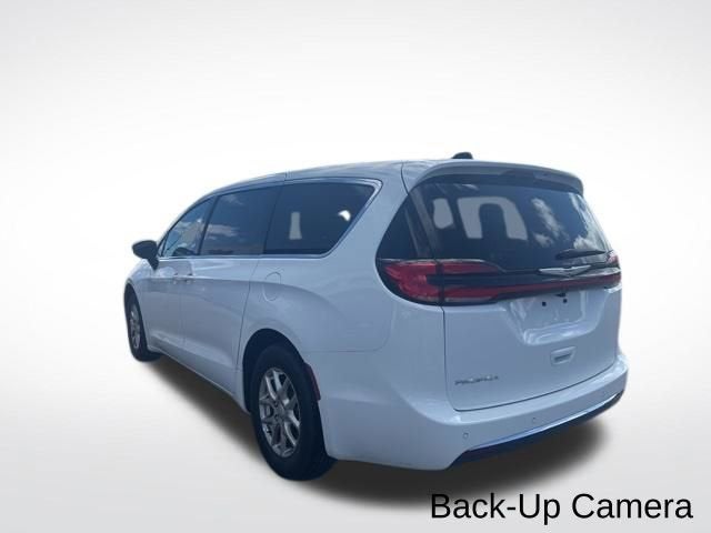 Used 2026 Chrysler Pacifica - photo 10