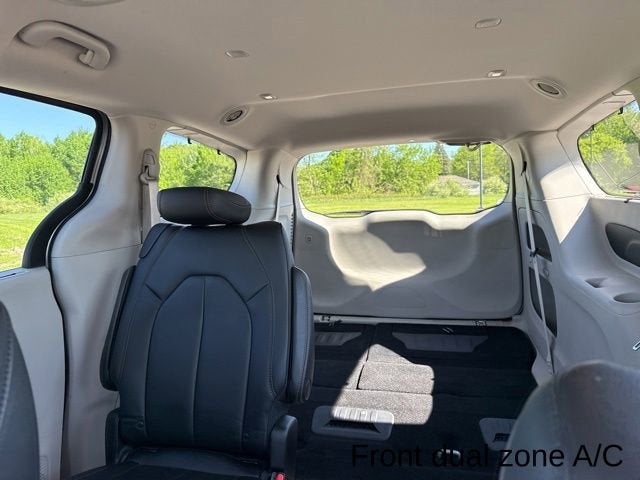 Used 2018 Chrysler Pacifica - photo 25