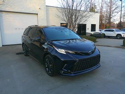 Used 2025 Toyota Sienna - photo 1
