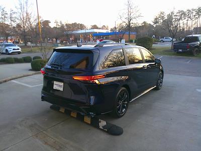 Used 2025 Toyota Sienna - photo 1