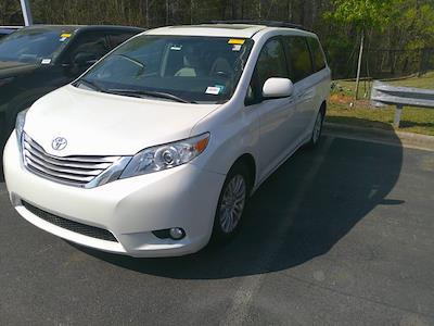 Used 2016 Toyota Sienna - photo 1