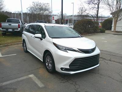 Used 2025 Toyota Sienna - photo 1