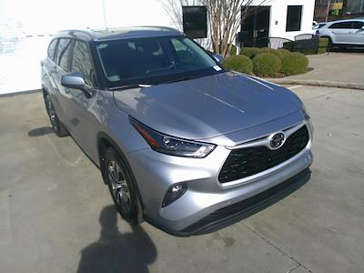 Used 2024 Toyota Highlander - photo 1