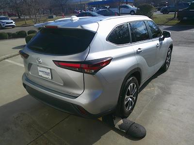 Used 2024 Toyota Highlander - photo 1