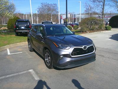 Used 2023 Toyota Highlander - photo 1