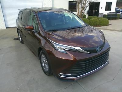 Used 2022 Toyota Sienna - photo 1