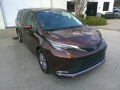 Used 2022 Toyota Sienna - photo 1