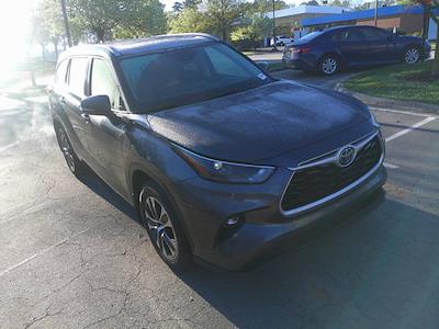 Used 2023 Toyota Highlander - photo 1