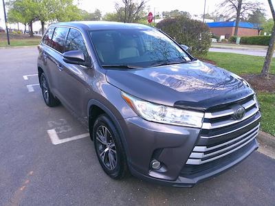Used 2018 Toyota Highlander - photo 1