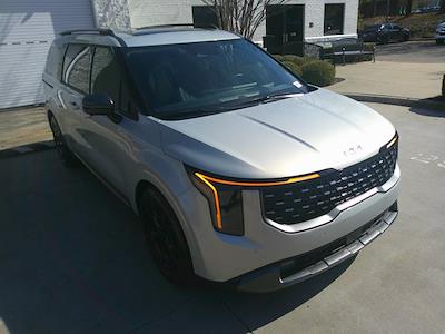 Used 2025 Kia Carnival - photo 1