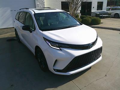 Used 2025 Toyota Sienna - photo 1
