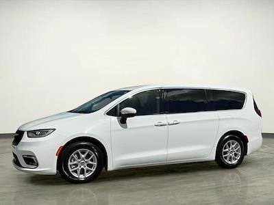Used 2023 Chrysler Pacifica - photo 1