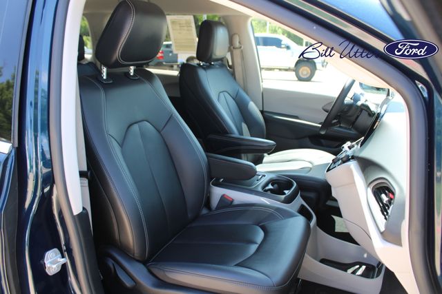 Used 2024 Chrysler Pacifica - photo 1