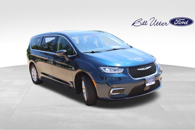 Used 2024 Chrysler Pacifica - photo 7