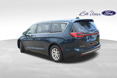 Used 2024 Chrysler Pacifica - photo 2