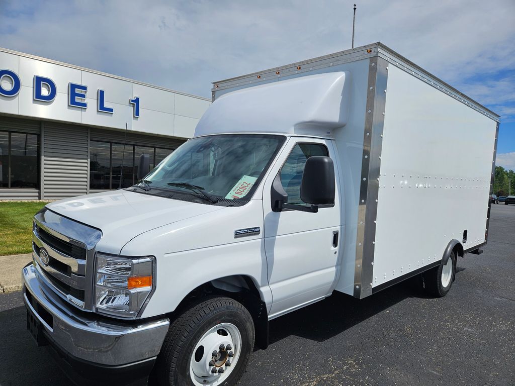 New 2026 Ford E-350 - photo 5