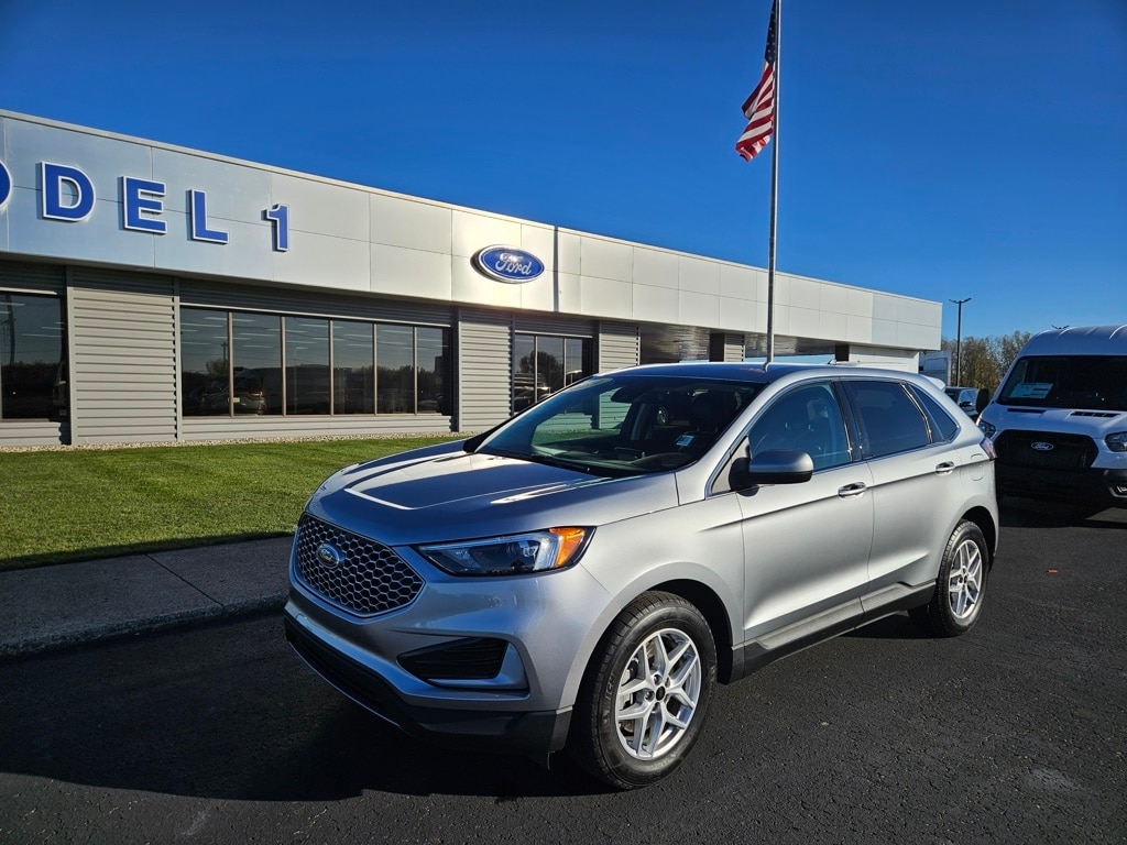 Used 2024 Ford Edge - photo 2