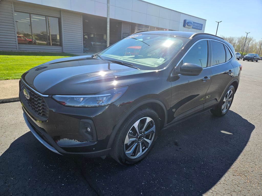 Used 2025 Ford Escape - photo 1