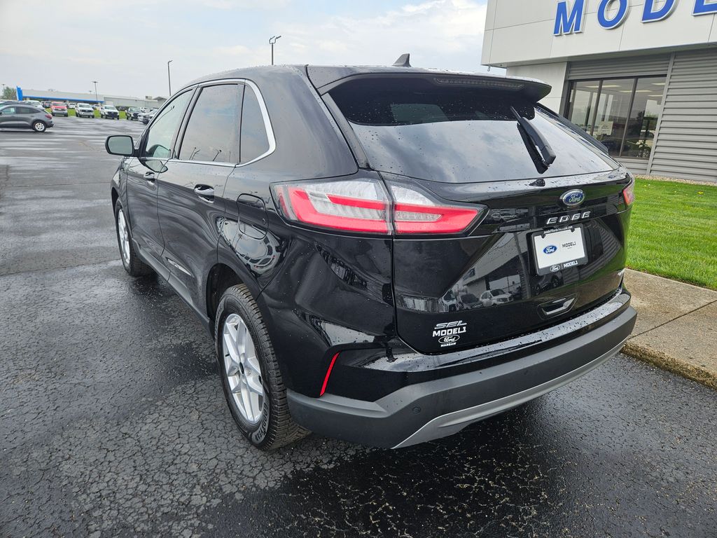 Used 2024 Ford Edge - photo 2