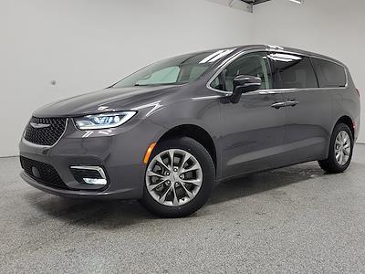 Used 2023 Chrysler Pacifica - photo 1