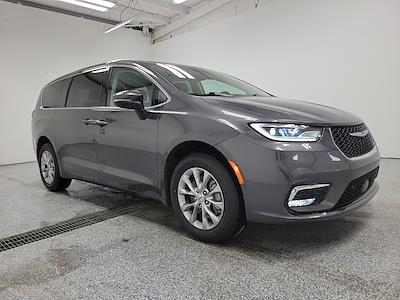 Used 2023 Chrysler Pacifica - photo 1