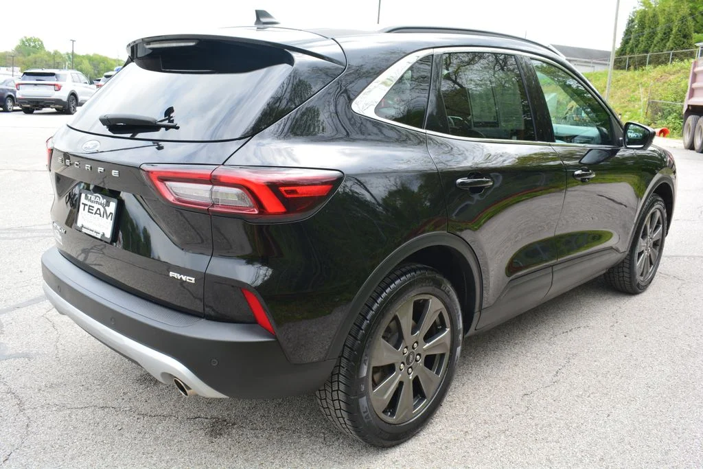Used 2024 Ford Escape - photo 4