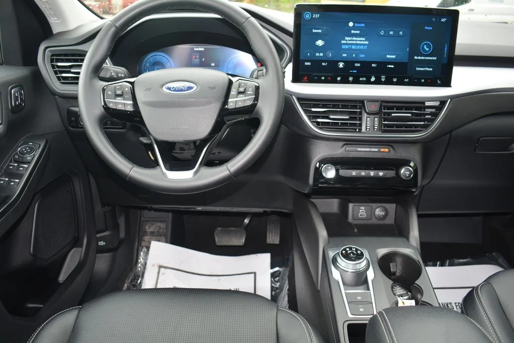 Used 2025 Ford Escape - photo 2