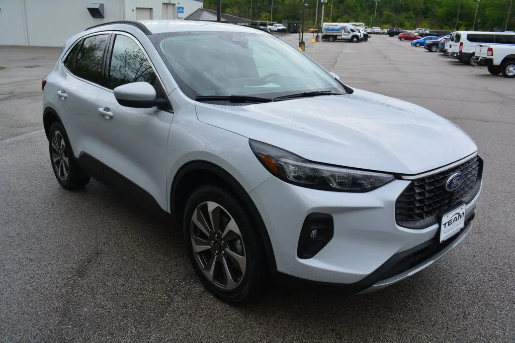 Used 2025 Ford Escape - photo 5