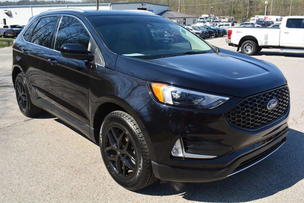 Used 2023 Ford Edge - photo 5