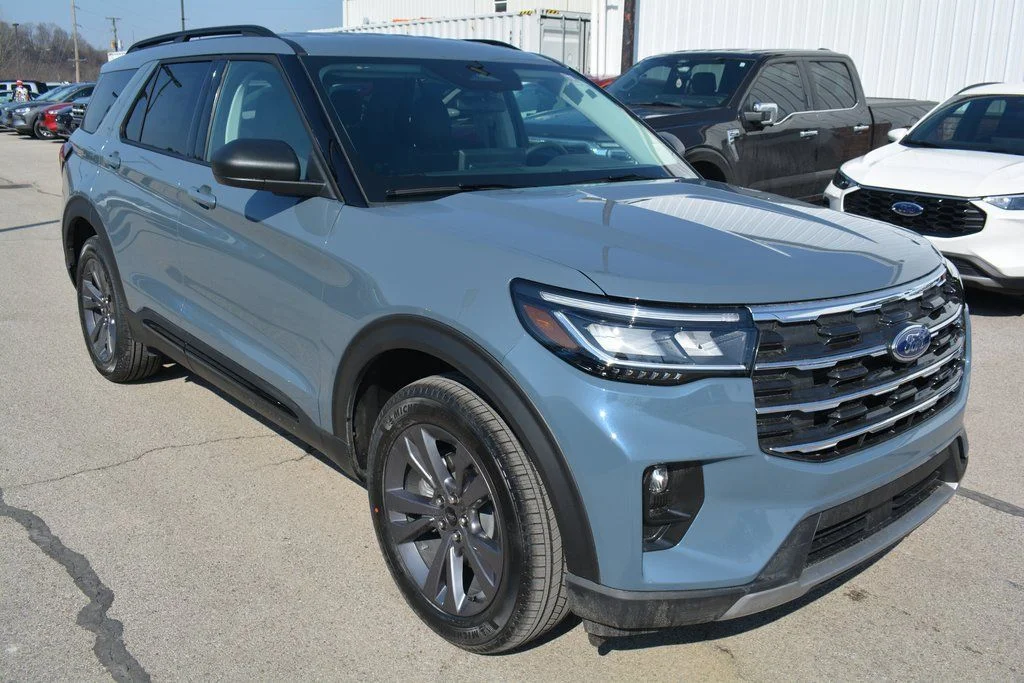 New 2026 Ford Explorer - photo 2