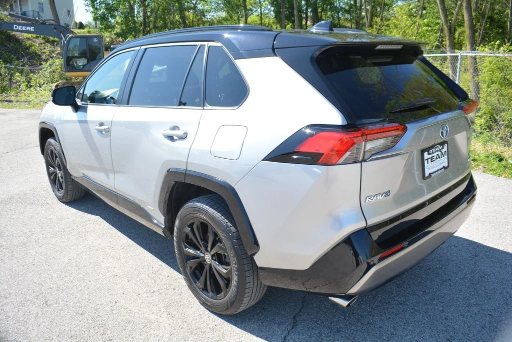 Used 2022 Toyota RAV4 - photo 8