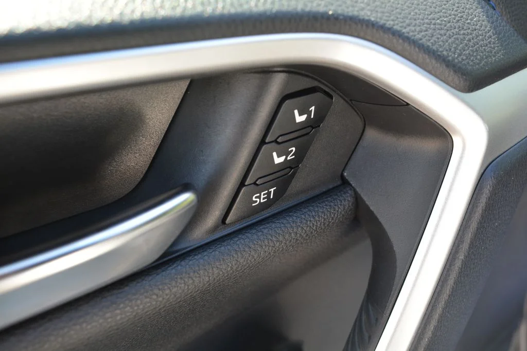 Used 2022 Toyota RAV4 - photo 9