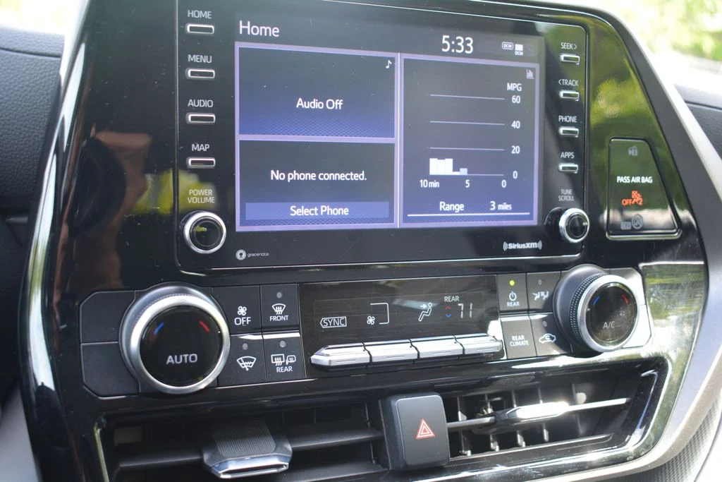 Used 2021 Toyota Highlander - photo 16