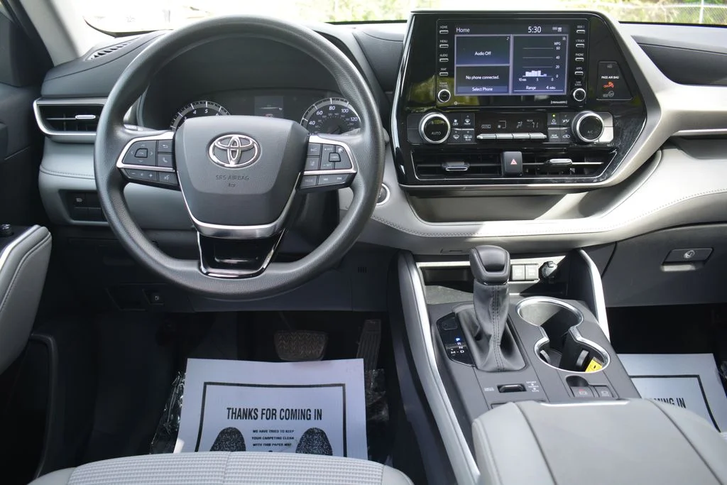 Used 2021 Toyota Highlander - photo 2