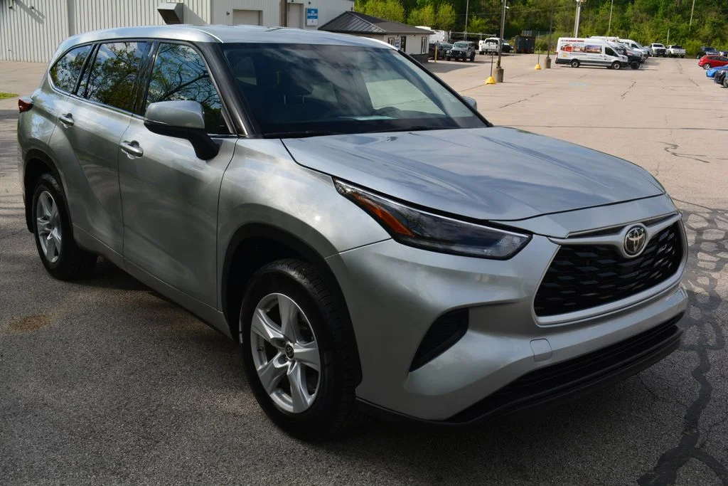 Used 2021 Toyota Highlander - photo 5