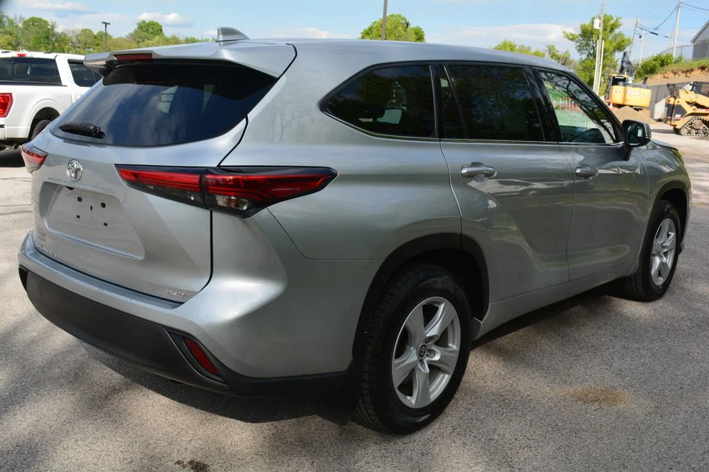 Used 2021 Toyota Highlander - photo 6
