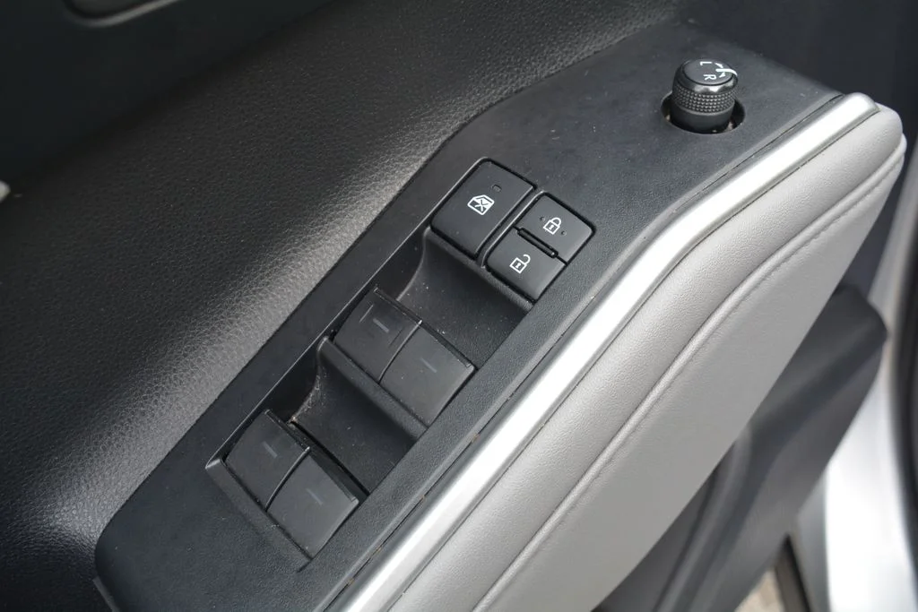 Used 2021 Toyota Highlander - photo 9