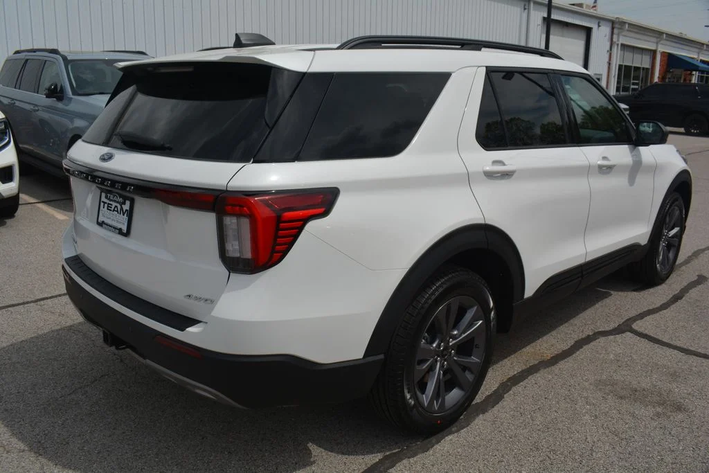 New 2026 Ford Explorer - photo 2