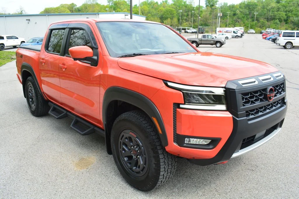 Used 2025 Nissan Frontier - photo 5
