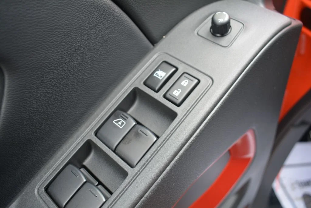 Used 2025 Nissan Frontier - photo 9