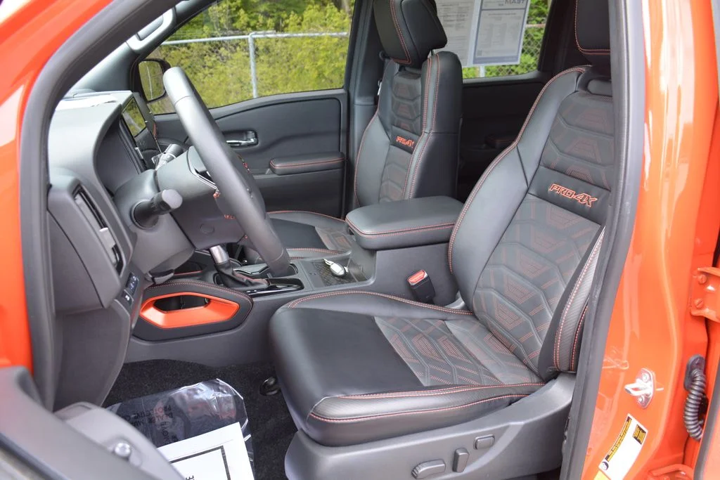 Used 2025 Nissan Frontier - photo 11