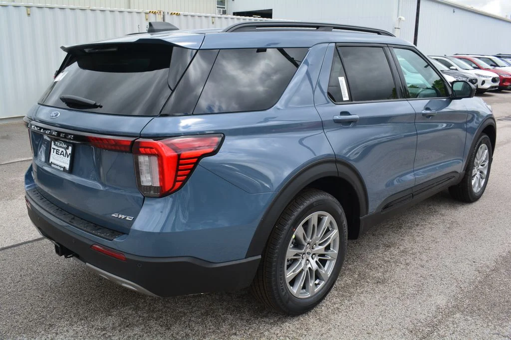 New 2026 Ford Explorer - photo 2