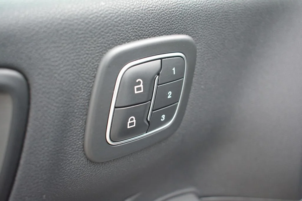 Used 2020 Ford Escape - photo 9