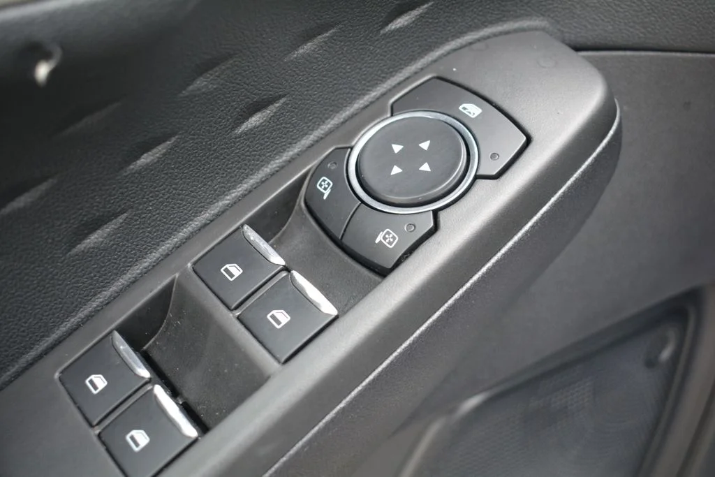 Used 2020 Ford Escape - photo 10